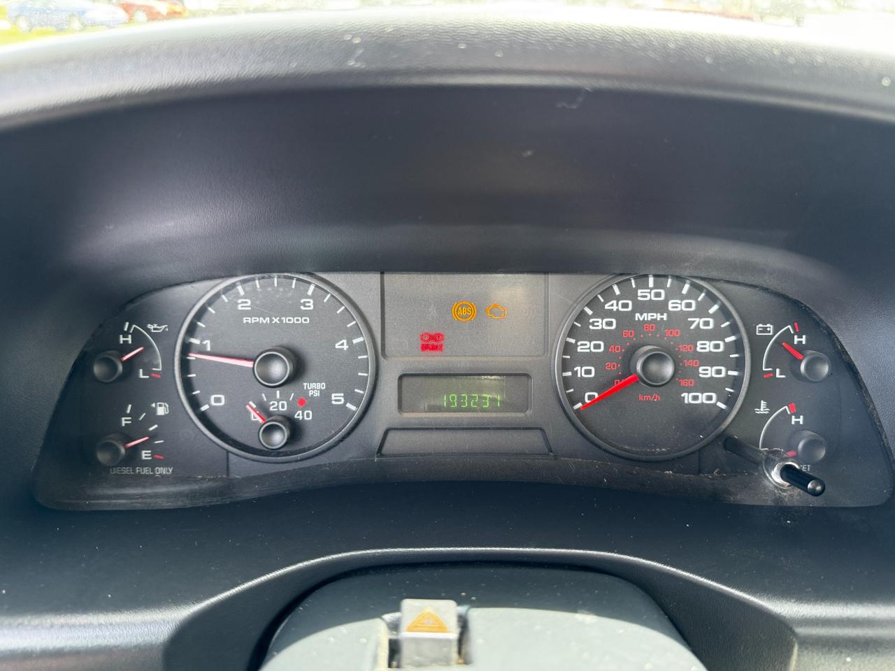 Ford Super Duty F-350 DRW SuperCab 162" WB 60" CA XL 2006