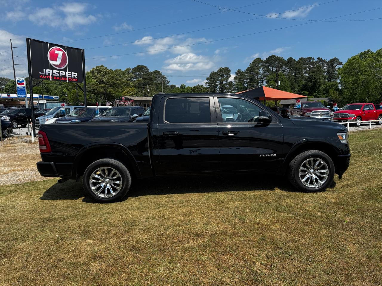 RAM 1500 Laramie 4x4 Crew Cab 5'7" Box 2019