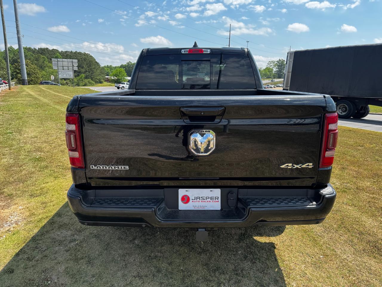 RAM 1500 Laramie 4x4 Crew Cab 5'7" Box 2019