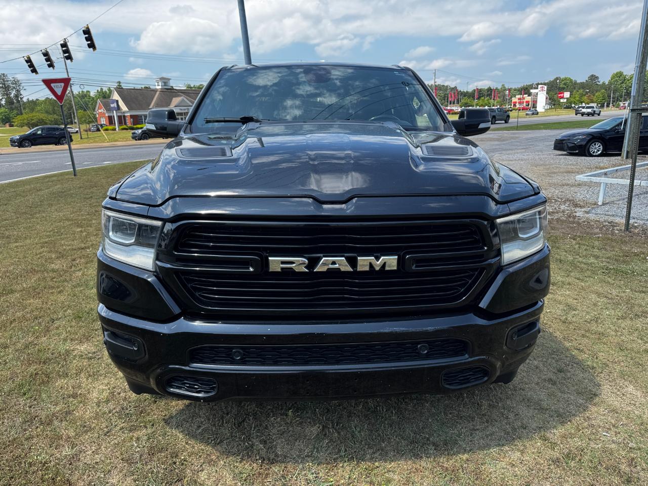 RAM 1500 Laramie 4x4 Crew Cab 5'7" Box 2019