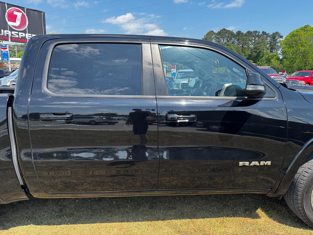 RAM 1500 Laramie 4x4 Crew Cab 5'7" Box 2019