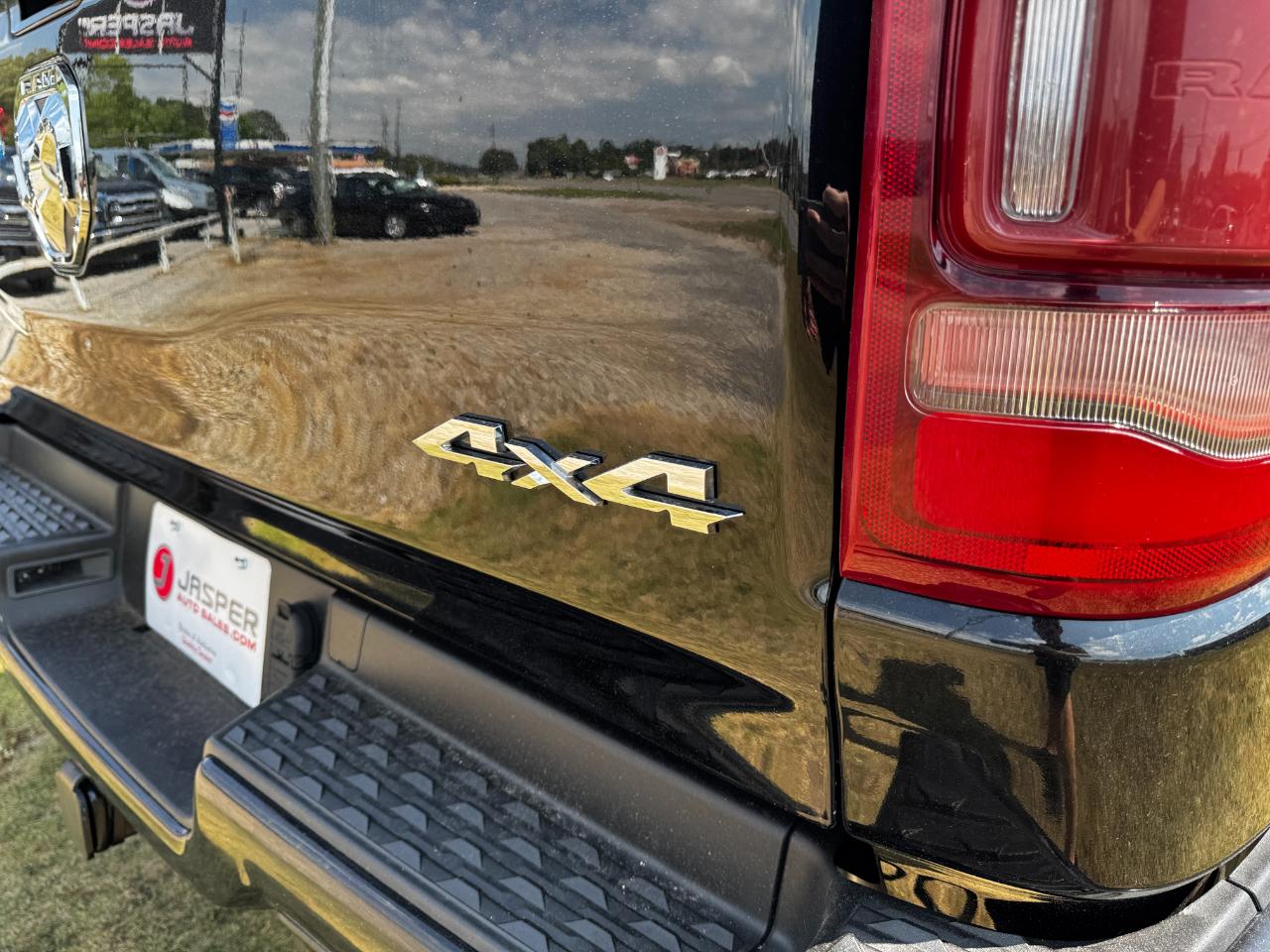 RAM 1500 Laramie 4x4 Crew Cab 5'7" Box 2019