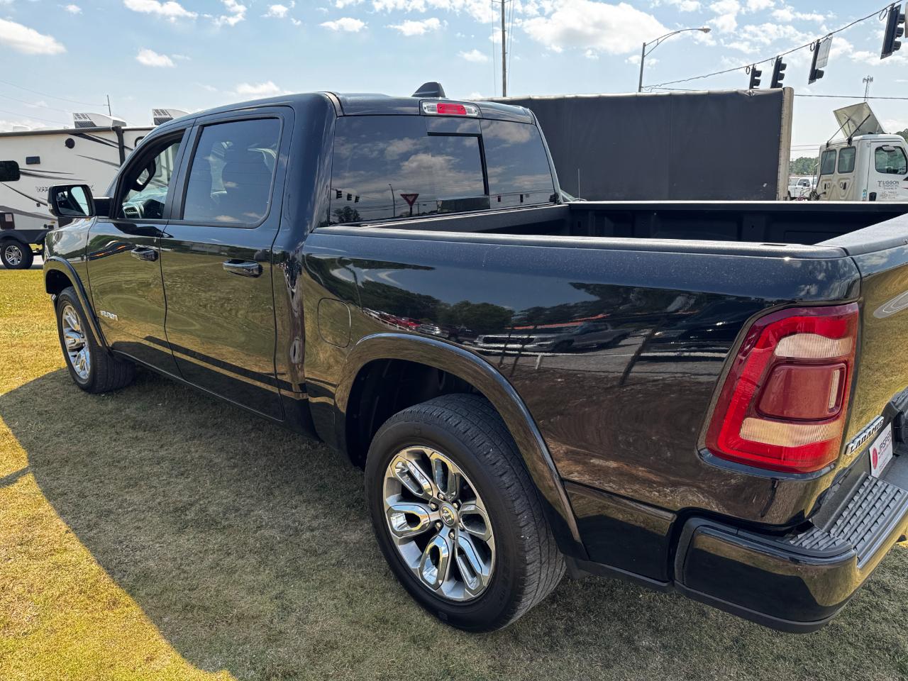 RAM 1500 Laramie 4x4 Crew Cab 5'7" Box 2019