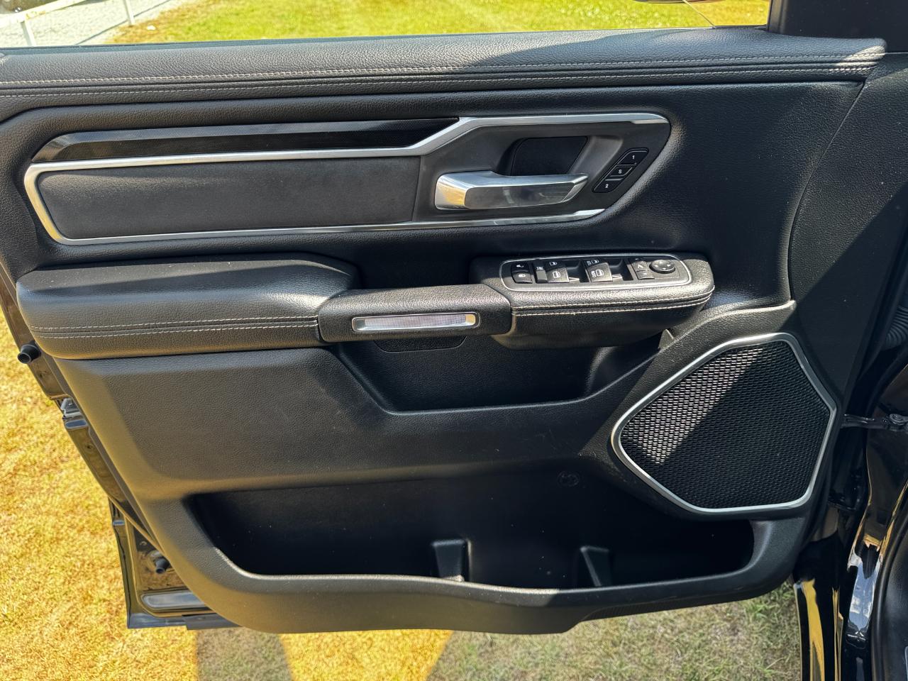 RAM 1500 Laramie 4x4 Crew Cab 5'7" Box 2019