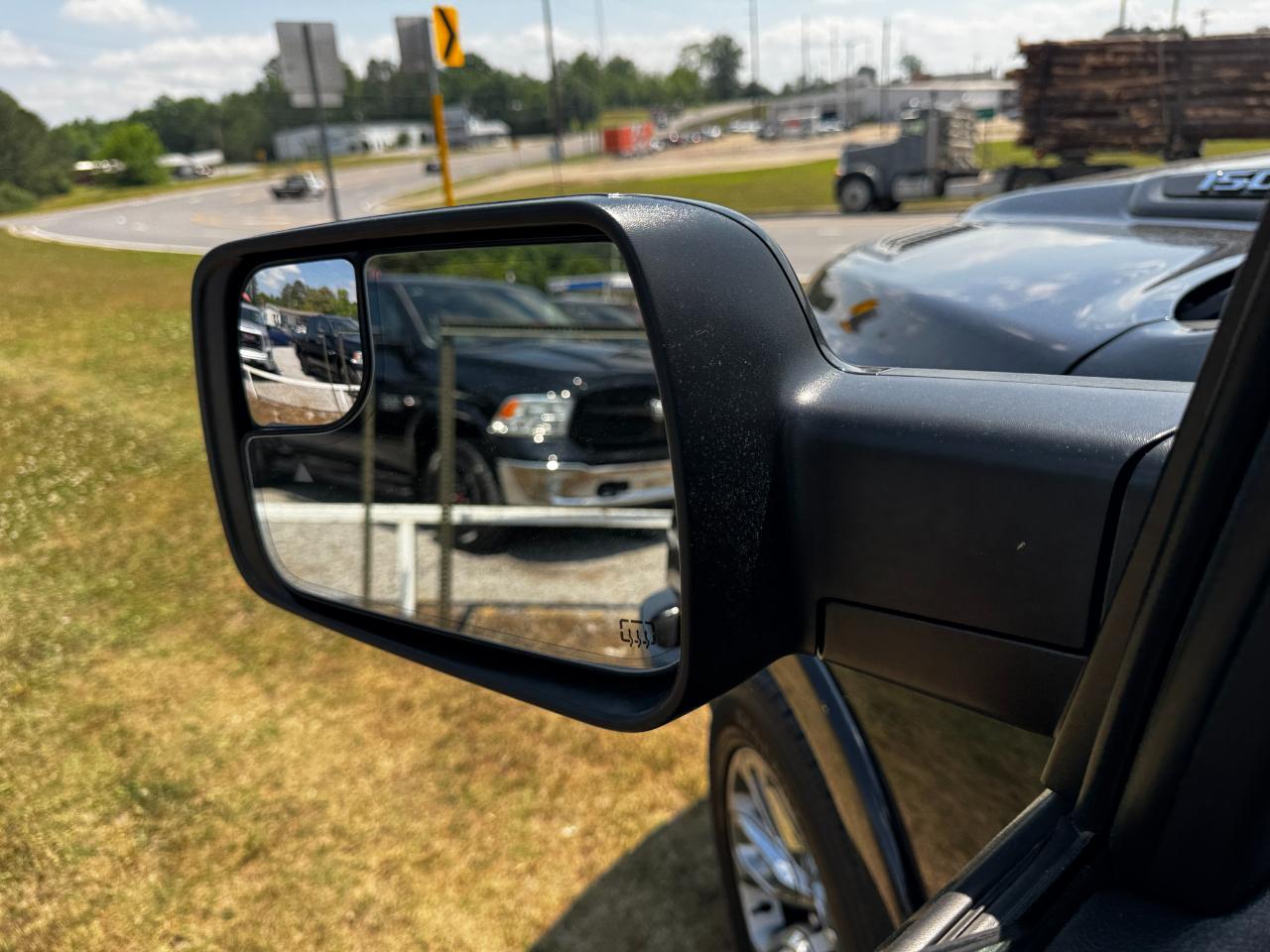 RAM 1500 Laramie 4x4 Crew Cab 5'7" Box 2019