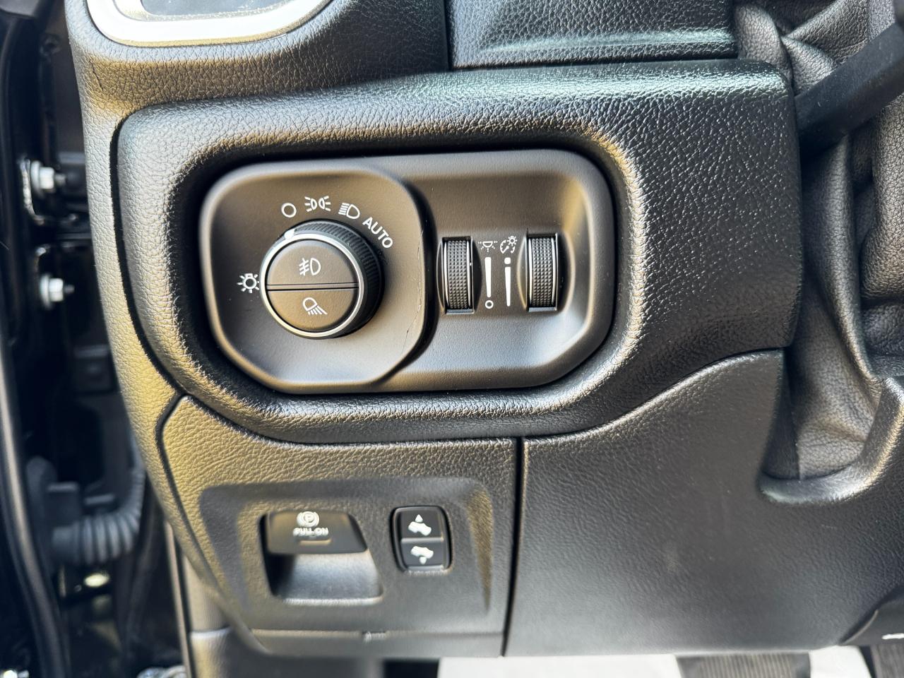 RAM 1500 Laramie 4x4 Crew Cab 5'7" Box 2019