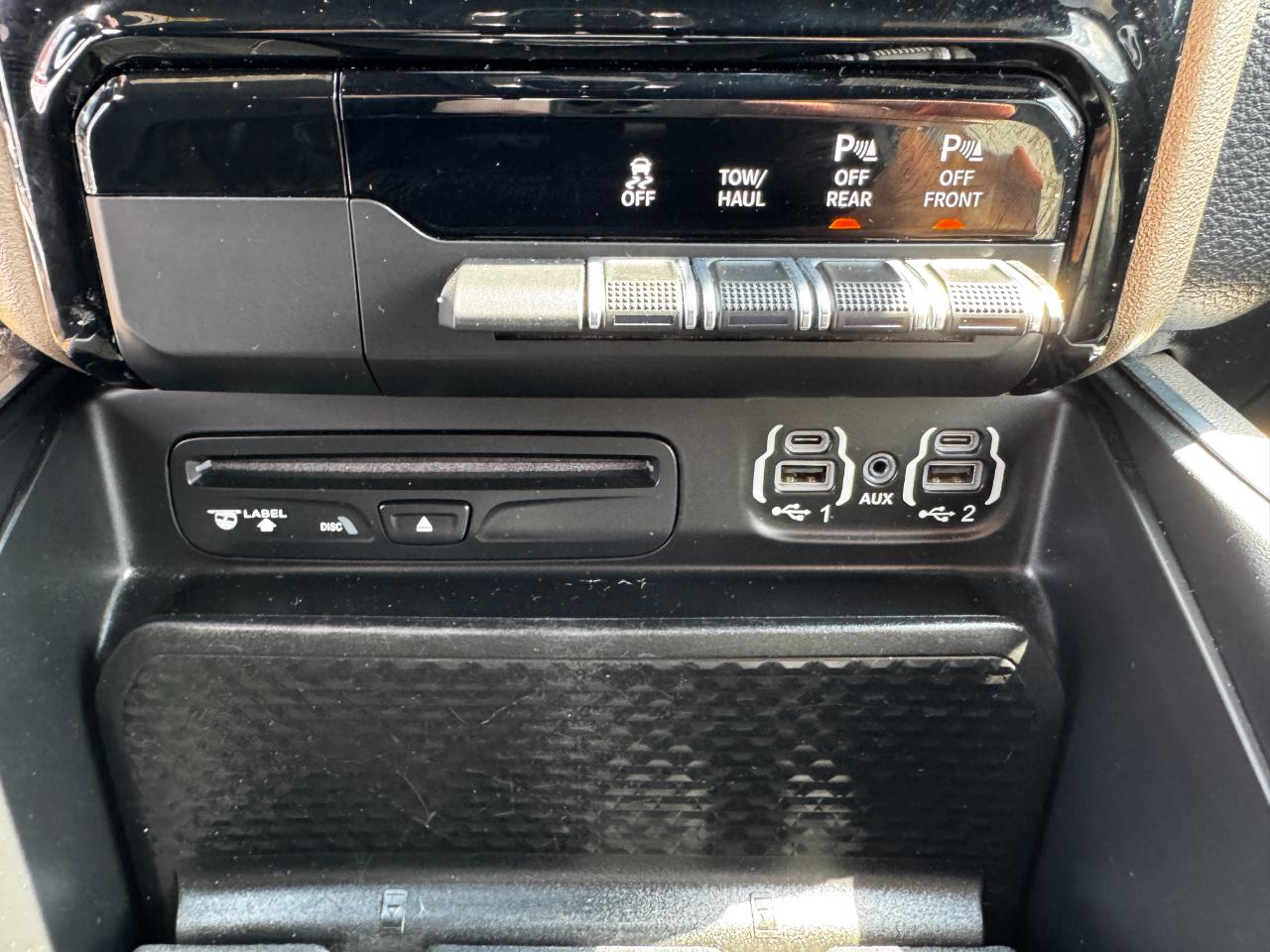 RAM 1500 Laramie 4x4 Crew Cab 5'7" Box 2019