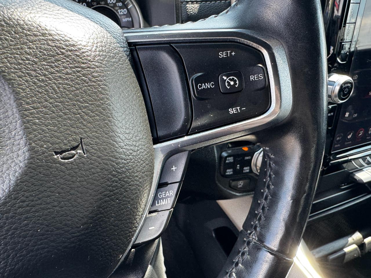 RAM 1500 Laramie 4x4 Crew Cab 5'7" Box 2019