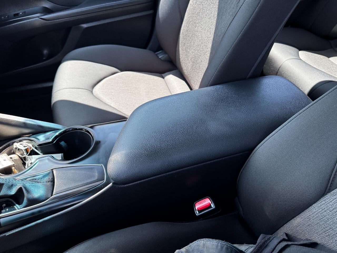 Toyota Camry LE Auto (Natl) 2020