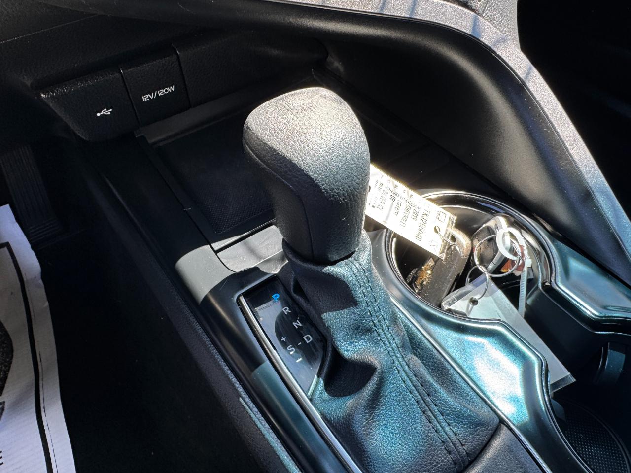 Toyota Camry LE Auto (Natl) 2020