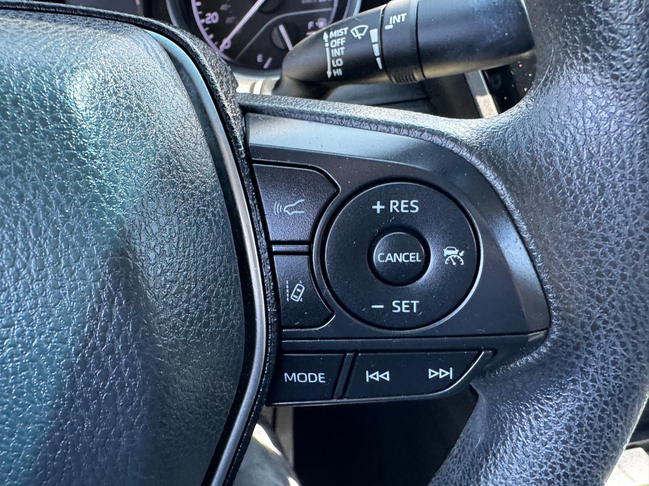 Toyota Camry LE Auto (Natl) 2020