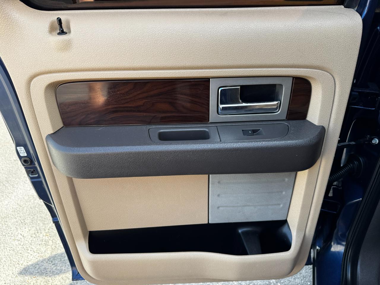 Ford F-150 4WD SuperCrew 145" Lariat 2012