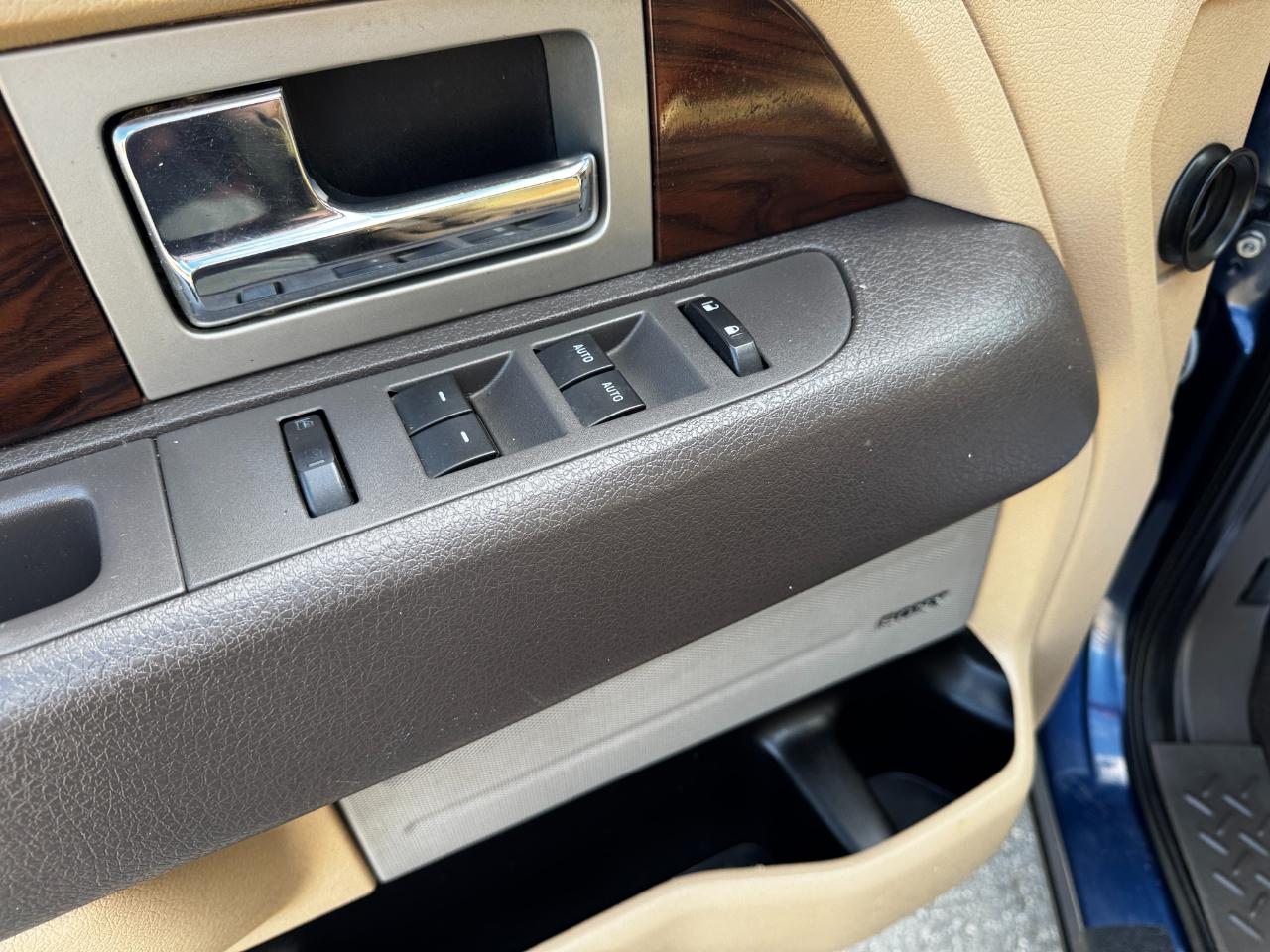 Ford F-150 4WD SuperCrew 145" Lariat 2012