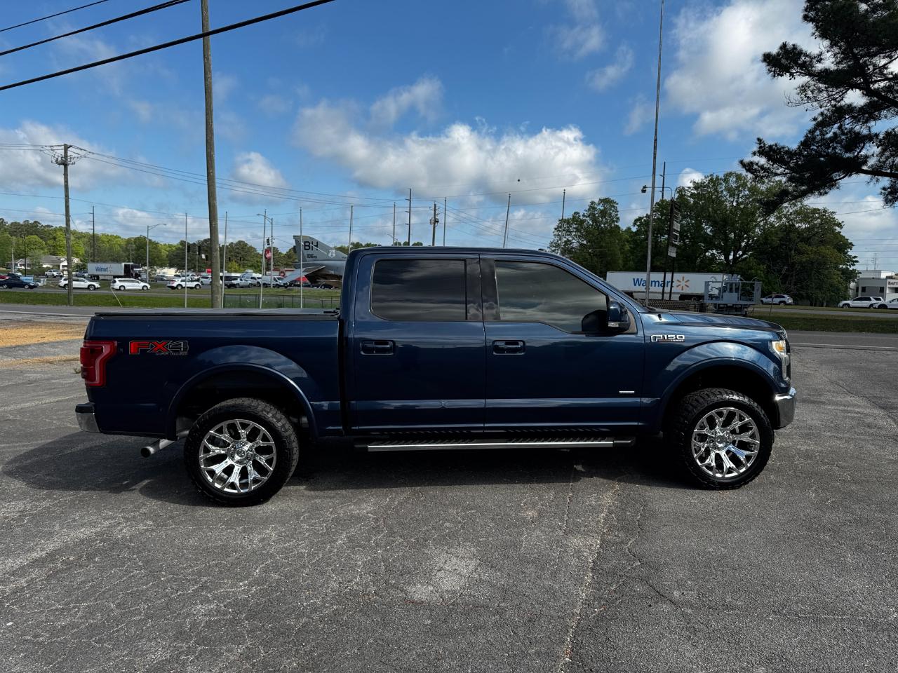 Ford F-150 4WD SuperCrew 145" Lariat 2015