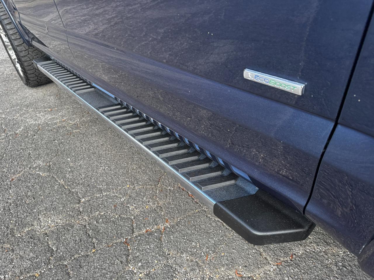 Ford F-150 4WD SuperCrew 145" Lariat 2015