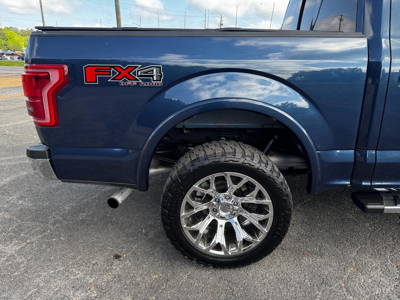 Ford F-150 4WD SuperCrew 145" Lariat 2015