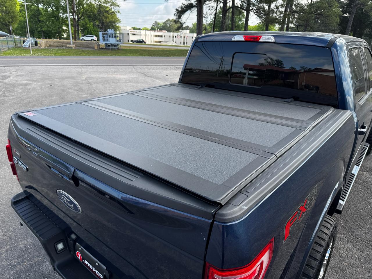 Ford F-150 4WD SuperCrew 145" Lariat 2015