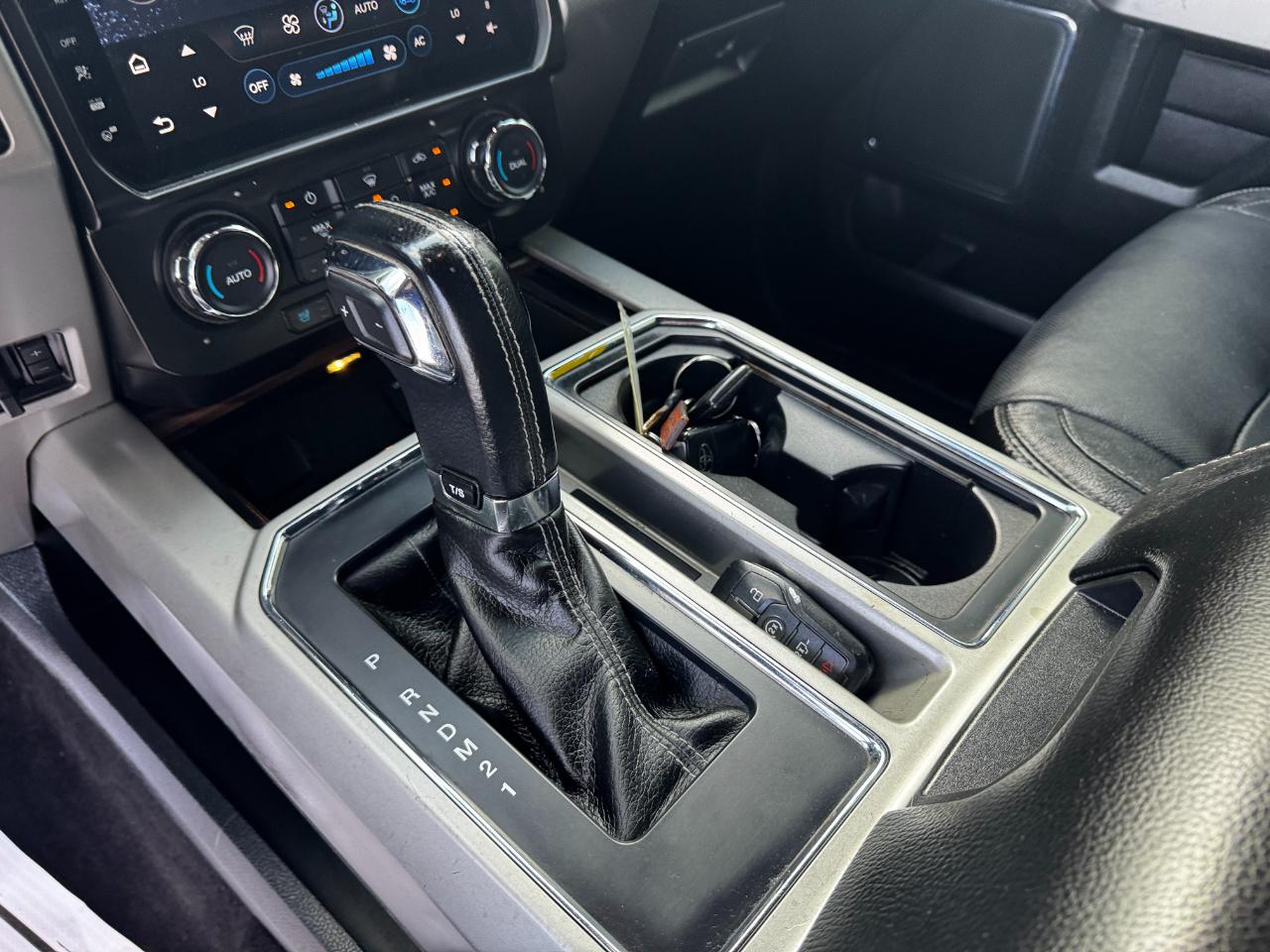 Ford F-150 4WD SuperCrew 145" Lariat 2015