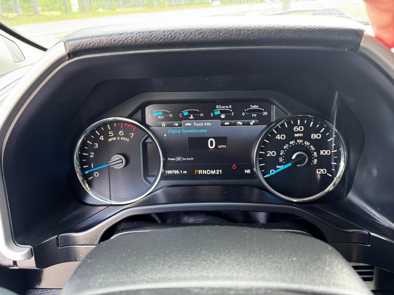 Ford F-150 4WD SuperCrew 145" Lariat 2015