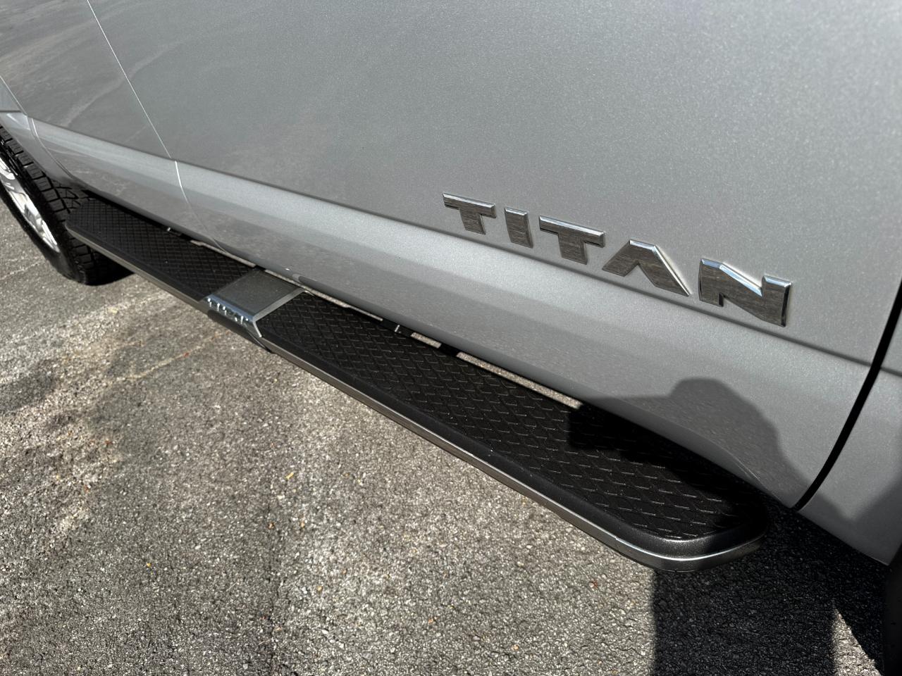 Nissan Titan 4x4 Crew Cab SV 2017