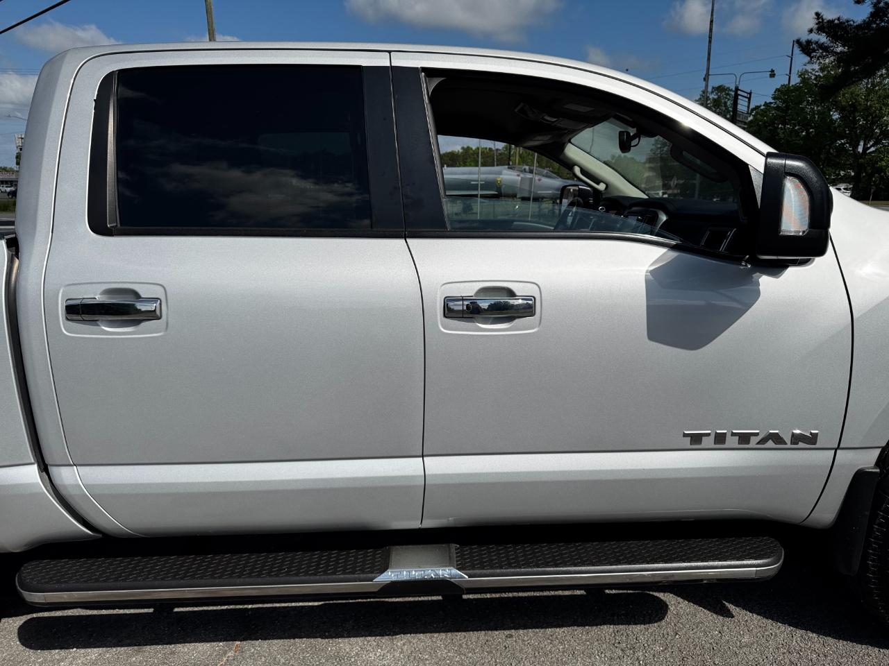 Nissan Titan 4x4 Crew Cab SV 2017