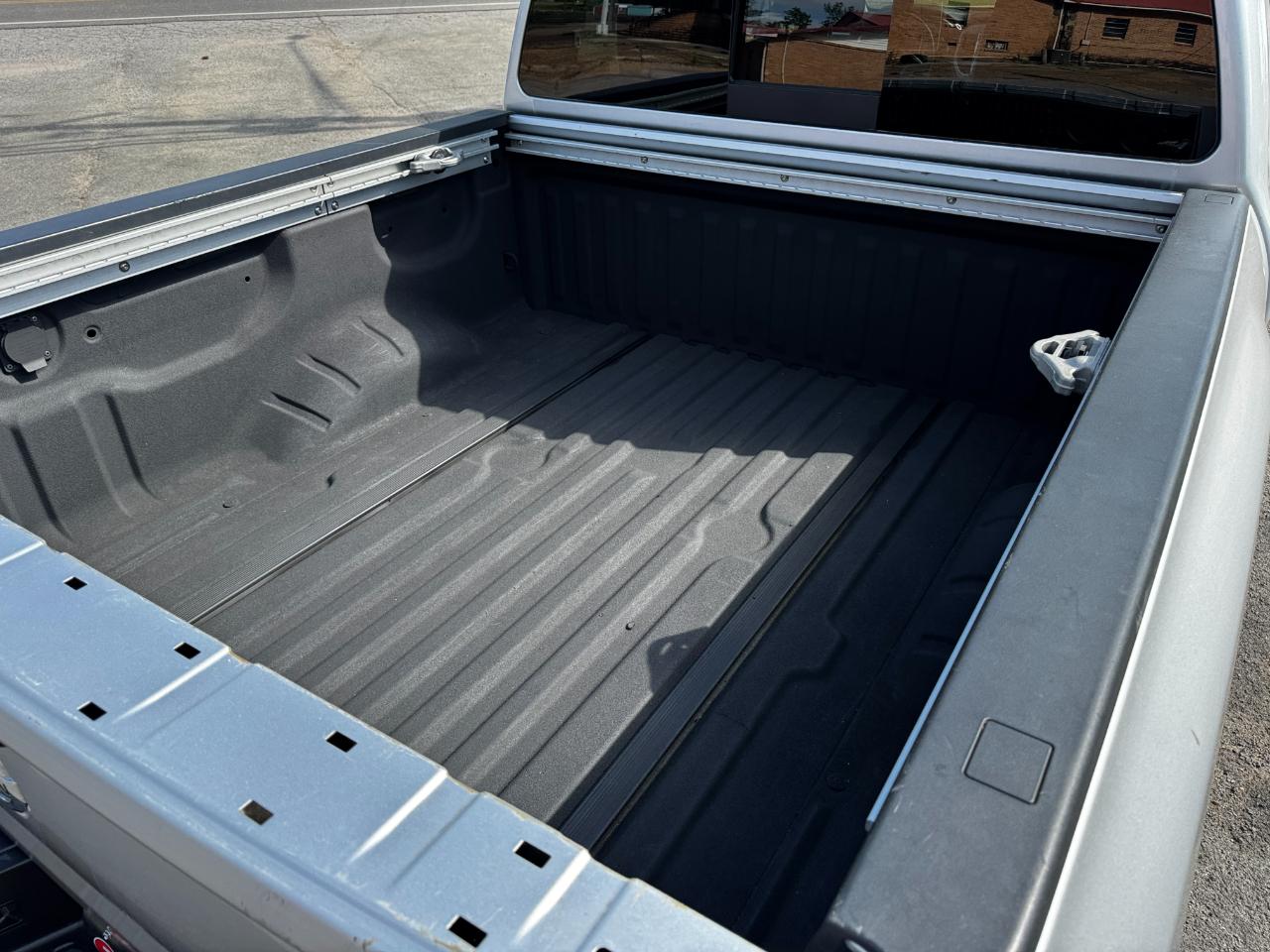 Nissan Titan 4x4 Crew Cab SV 2017