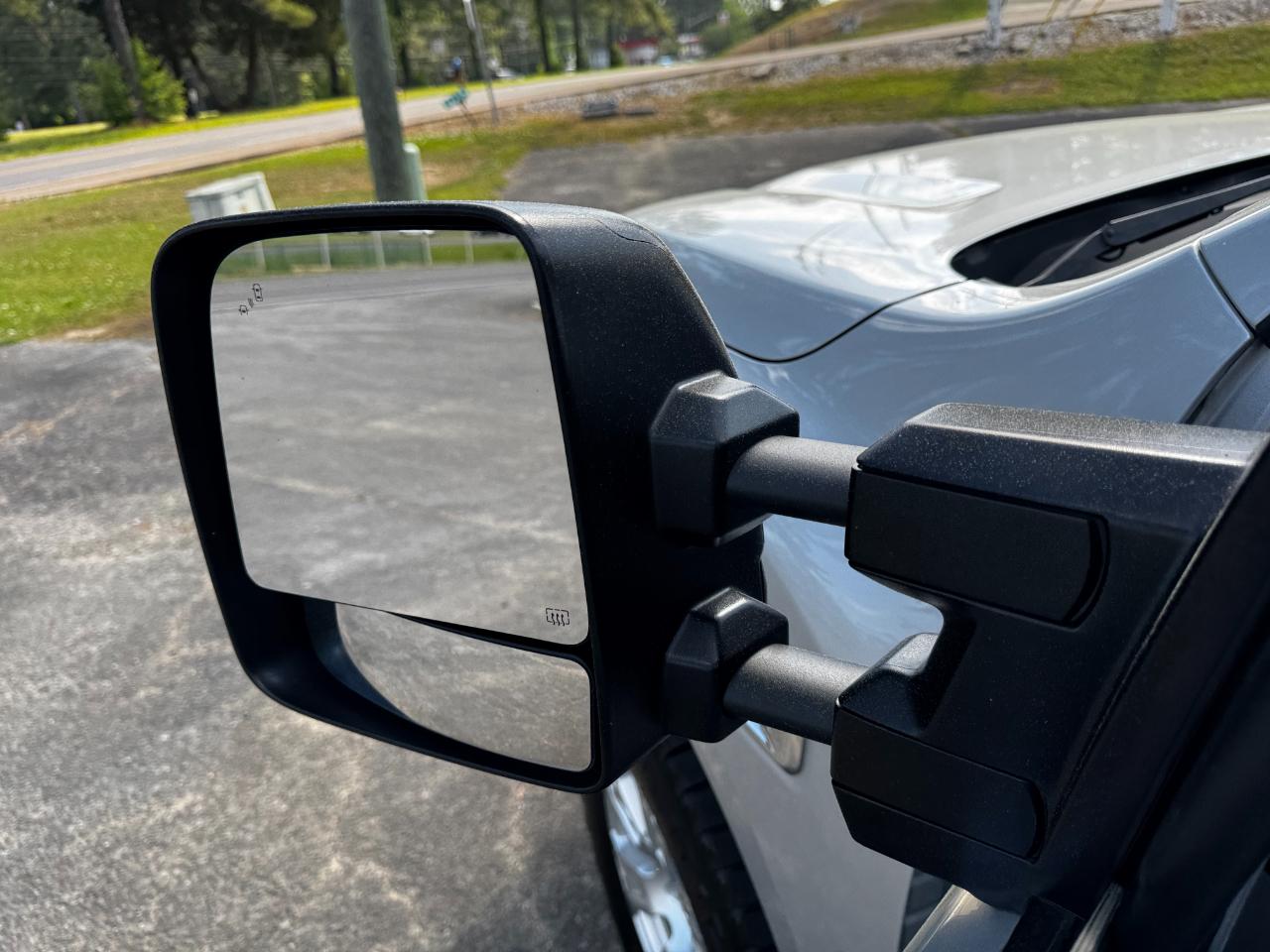 Nissan Titan 4x4 Crew Cab SV 2017