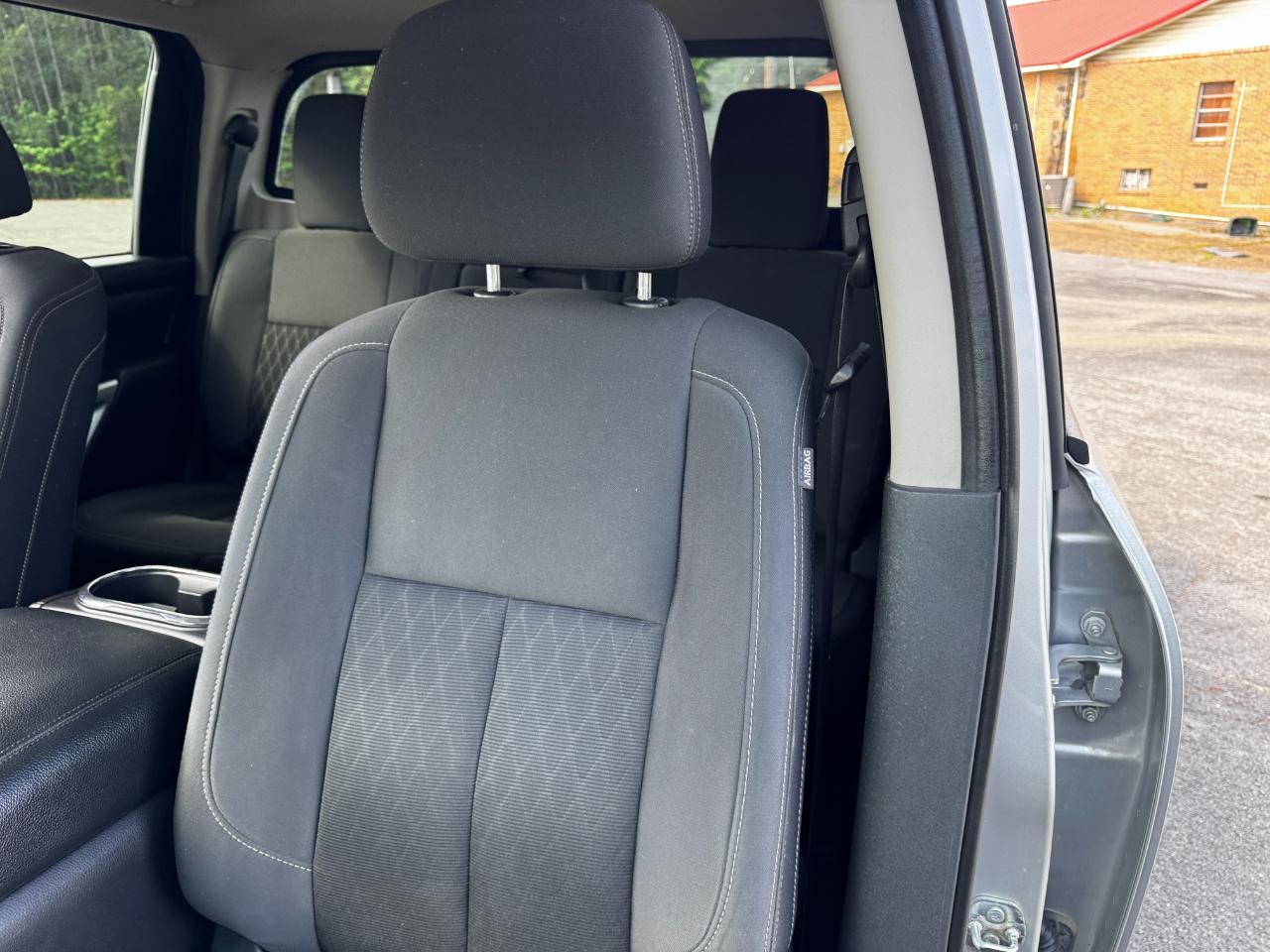 Nissan Titan 4x4 Crew Cab SV 2017