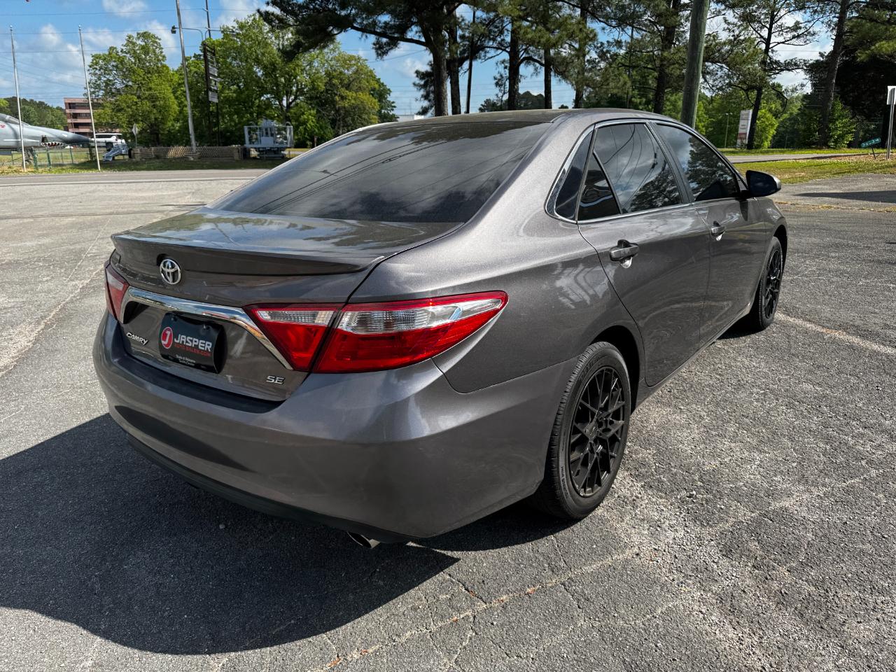 Toyota Camry 4dr Sdn I4 Auto SE (Natl) 2016