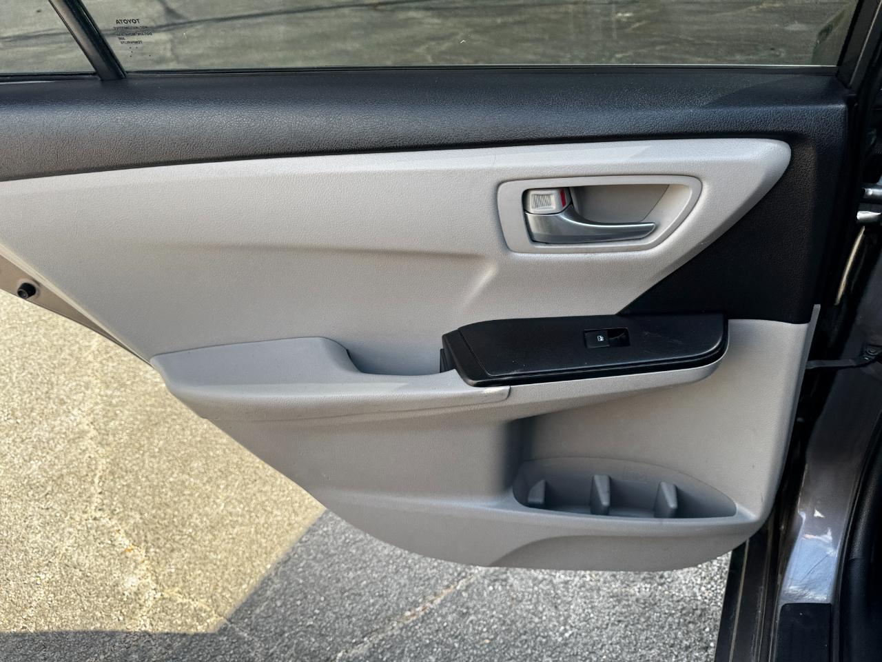 Toyota Camry 4dr Sdn I4 Auto SE (Natl) 2016