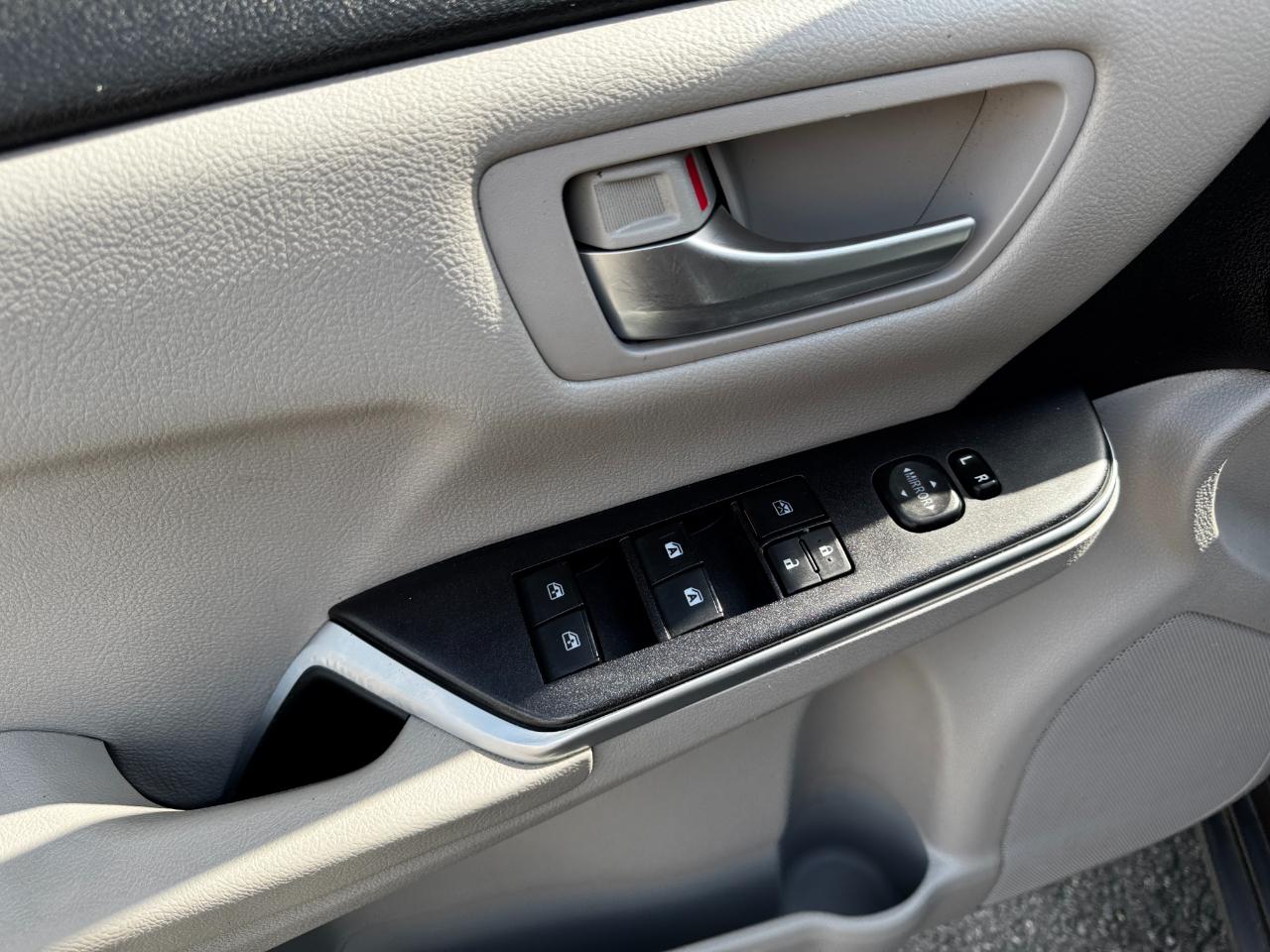 Toyota Camry 4dr Sdn I4 Auto SE (Natl) 2016