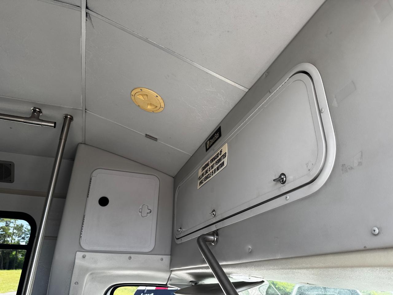 Ford E-Series Passenger Van  2016