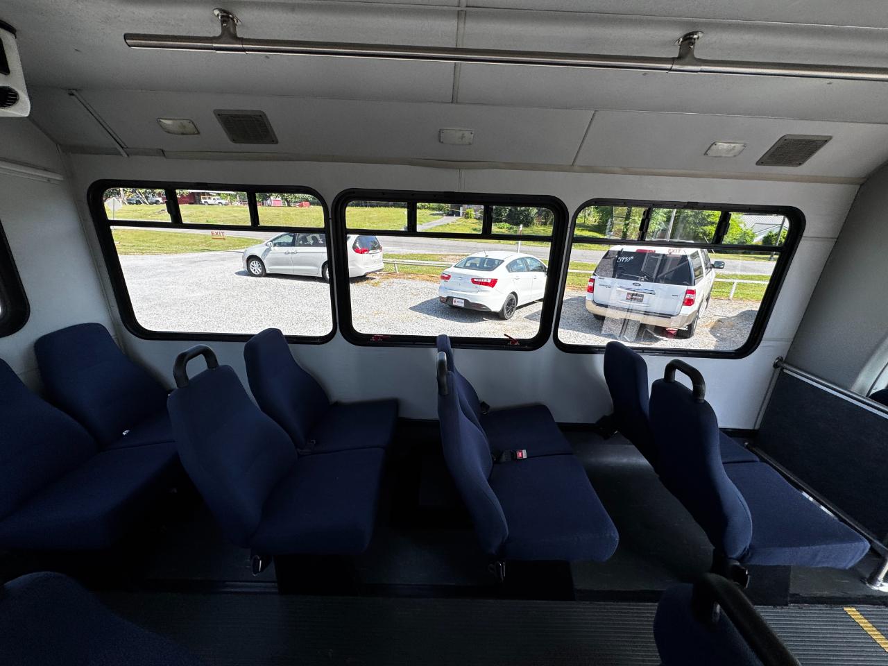 Ford E-Series Passenger Van  2016