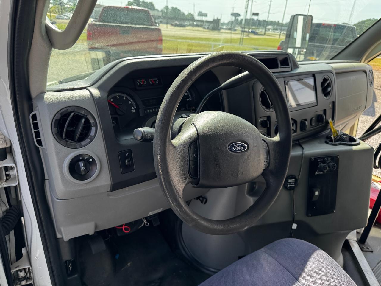 Ford E-Series Passenger Van  2016