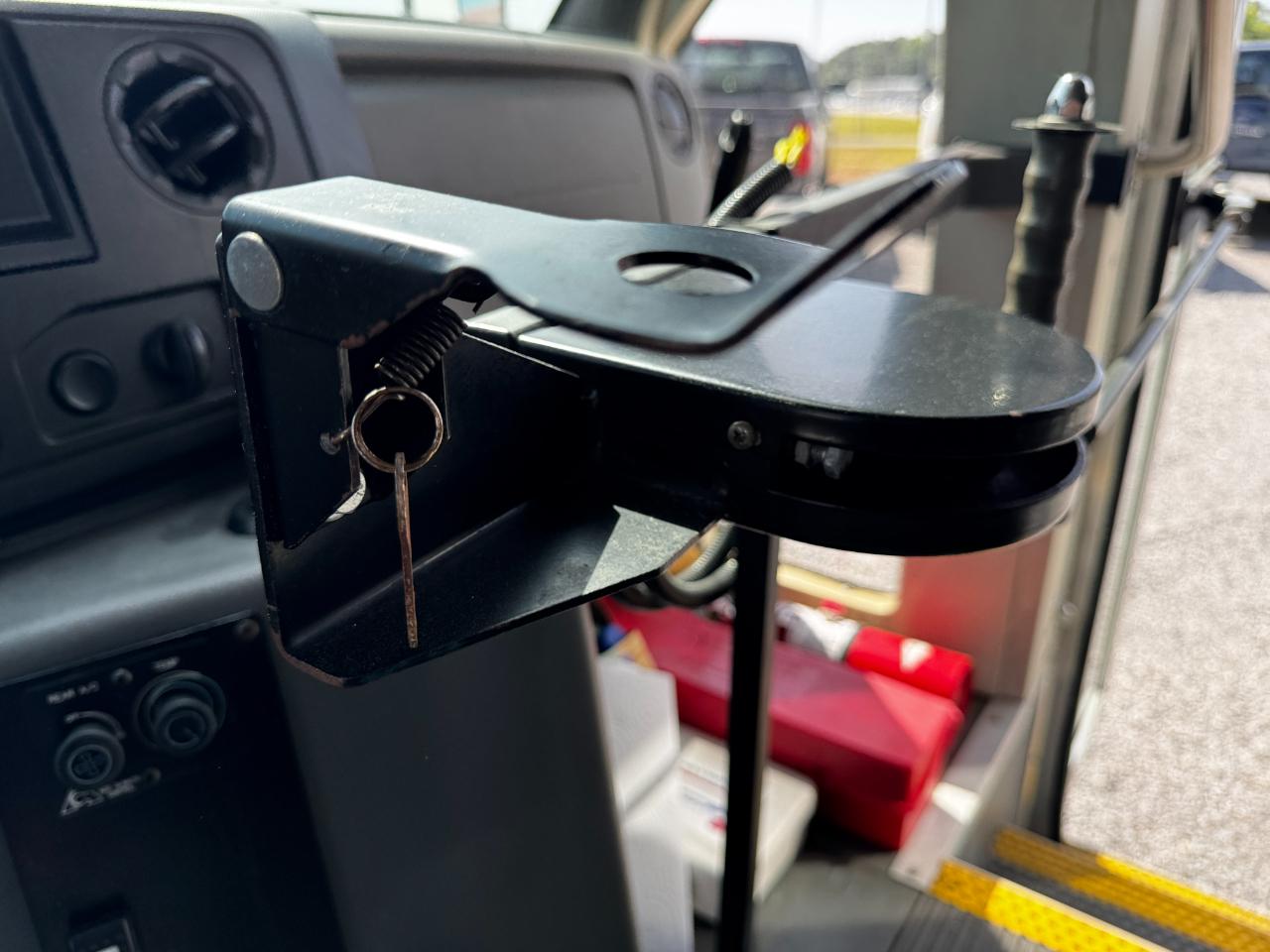 Ford E-Series Passenger Van  2016