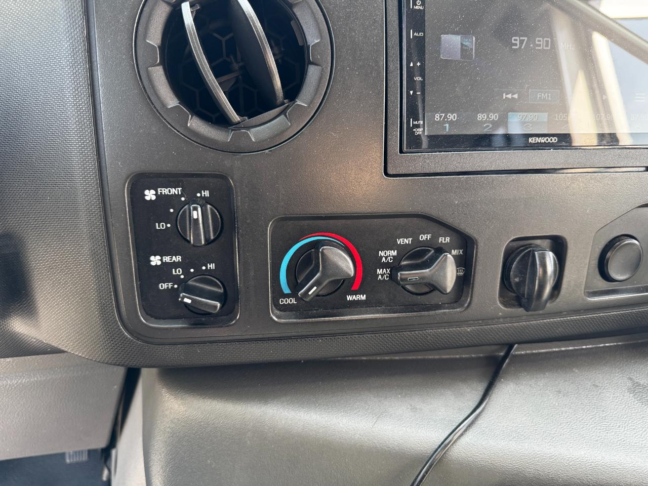 Ford E-Series Passenger Van  2016