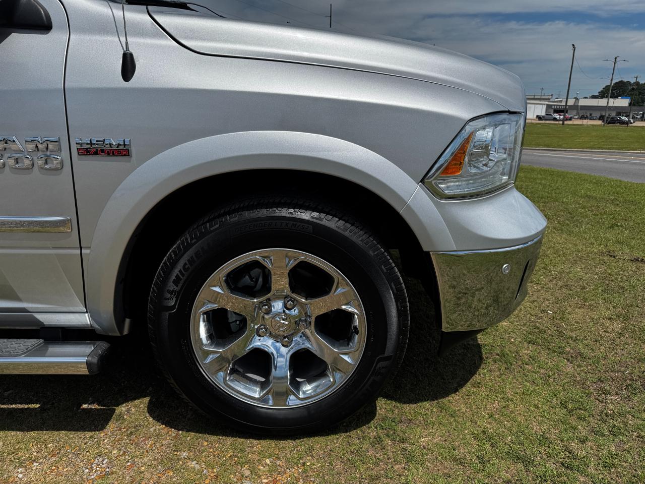 RAM 1500 2WD Crew Cab 140.5" Laramie 2014