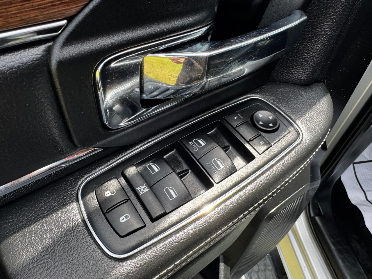 RAM 1500 2WD Crew Cab 140.5" Laramie 2014