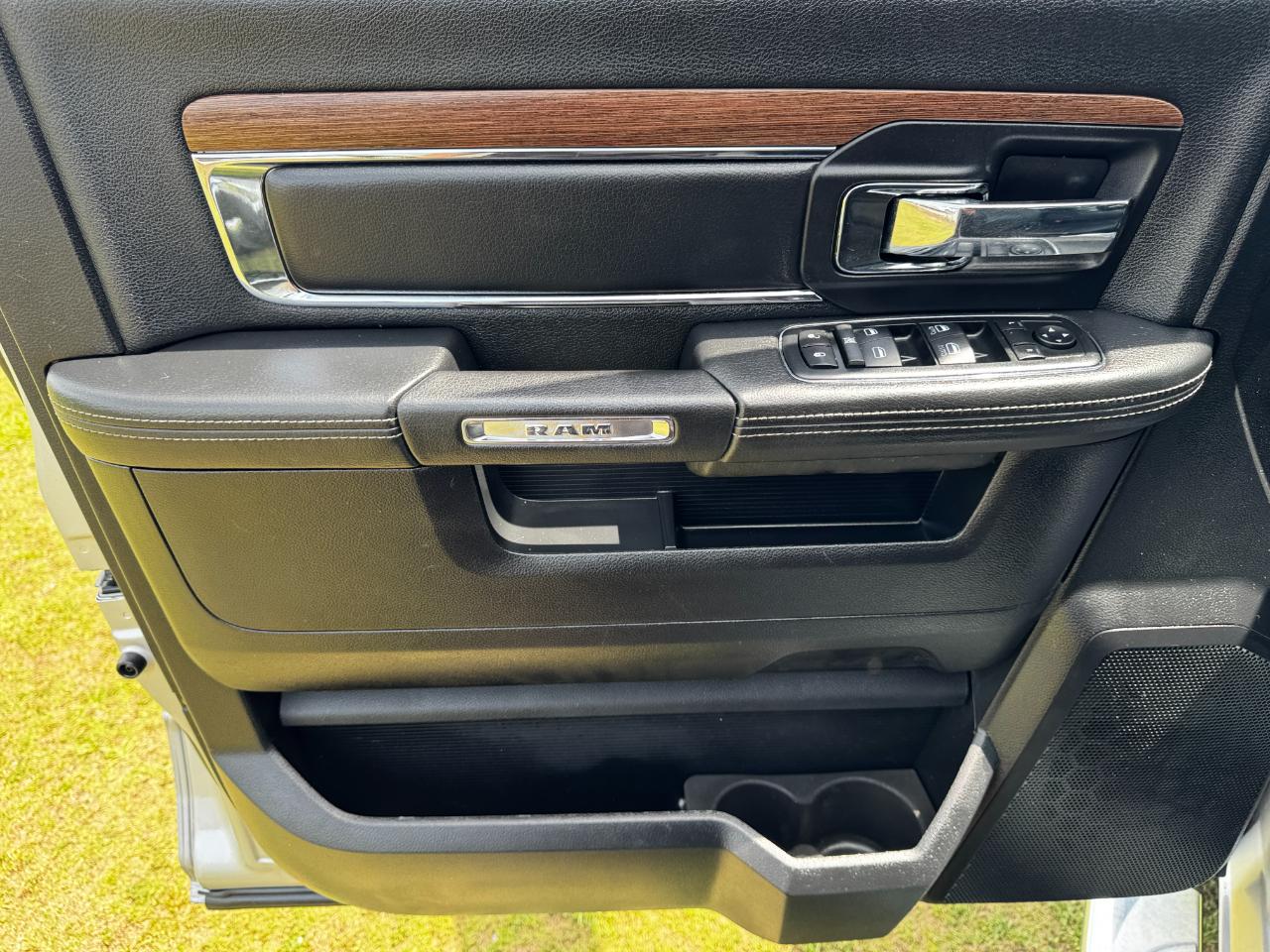 RAM 1500 2WD Crew Cab 140.5" Laramie 2014