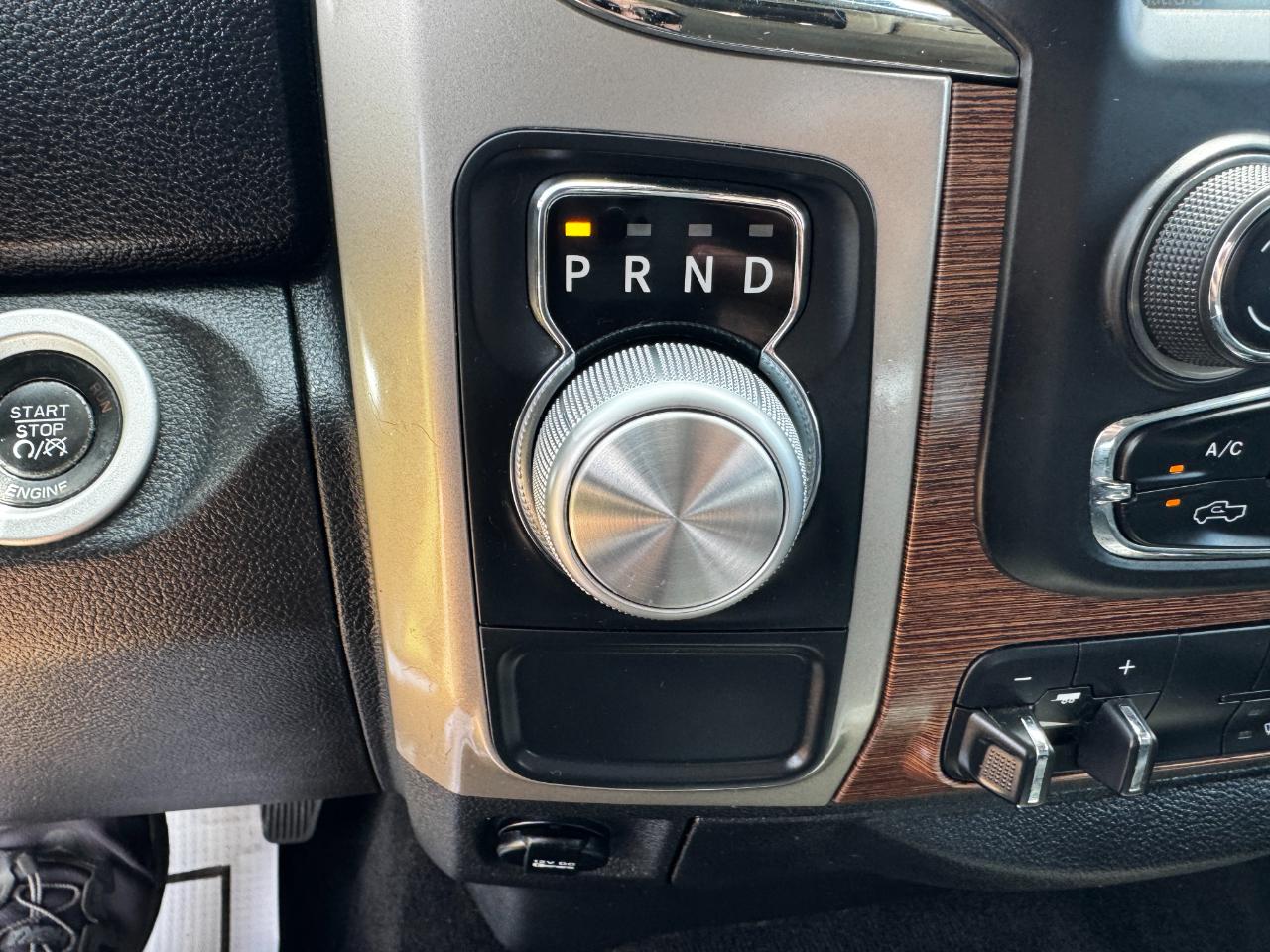 RAM 1500 2WD Crew Cab 140.5" Laramie 2014