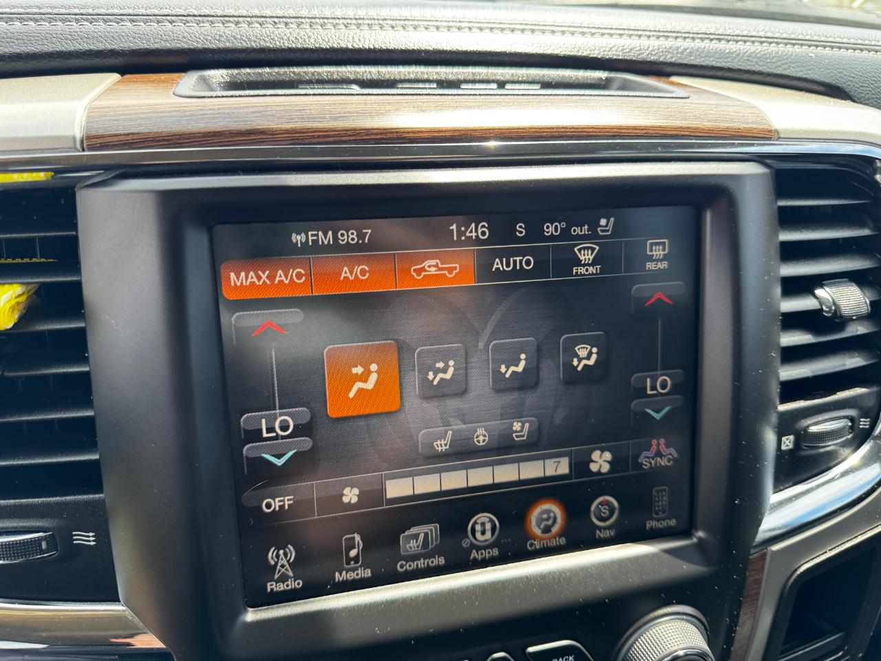 RAM 1500 2WD Crew Cab 140.5" Laramie 2014