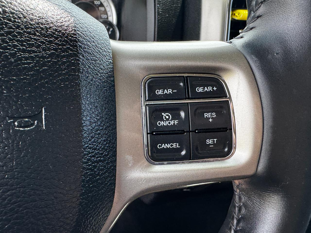 RAM 1500 2WD Crew Cab 140.5" Laramie 2014