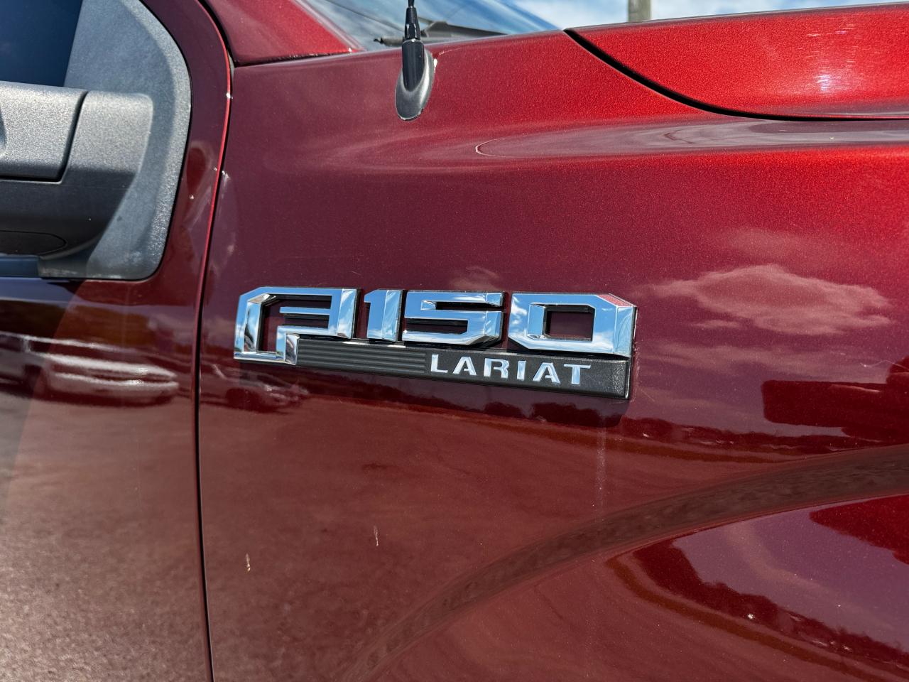 Ford F-150 4WD SuperCrew 145" Lariat 2016