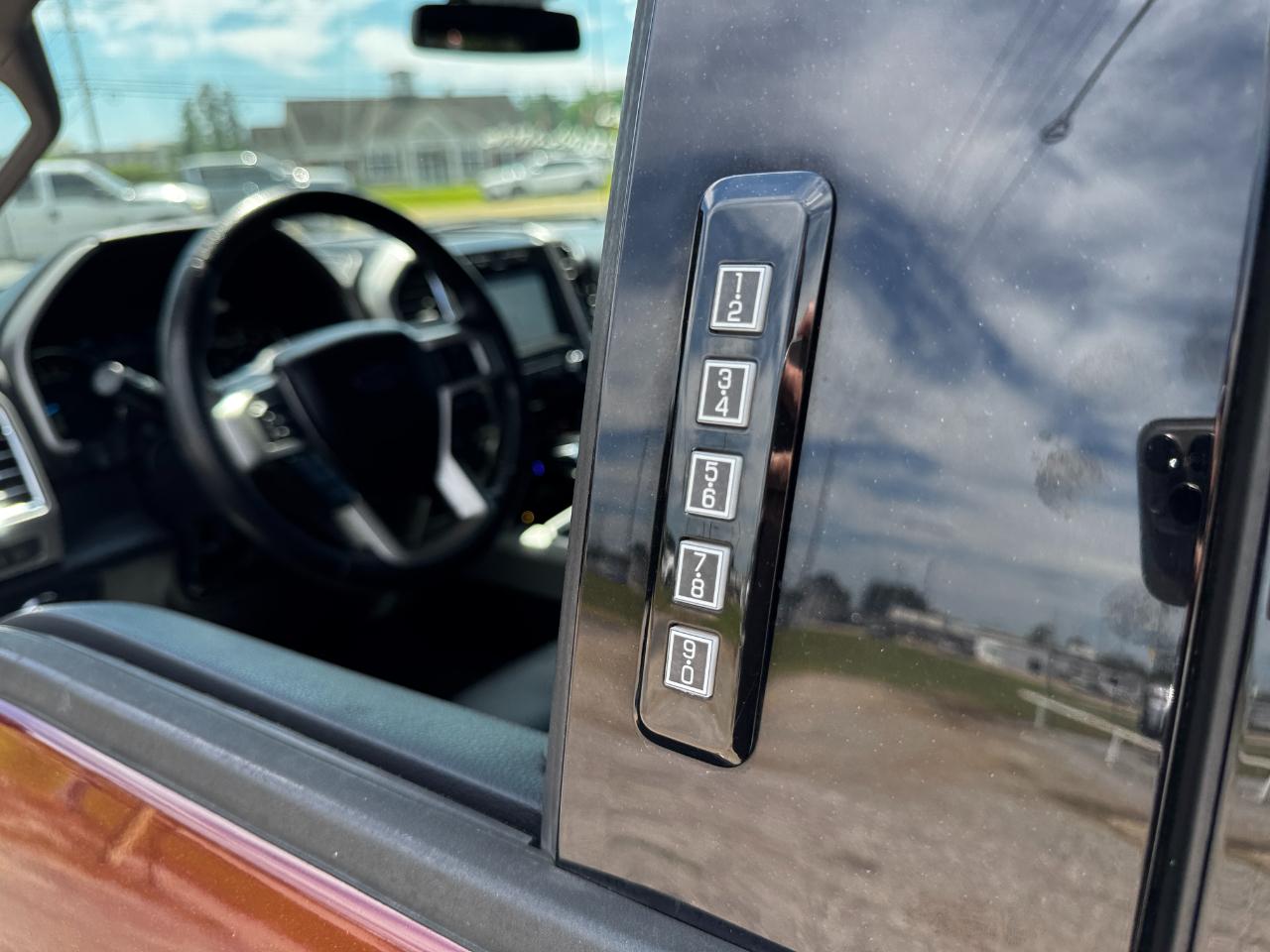 Ford F-150 4WD SuperCrew 145" Lariat 2016