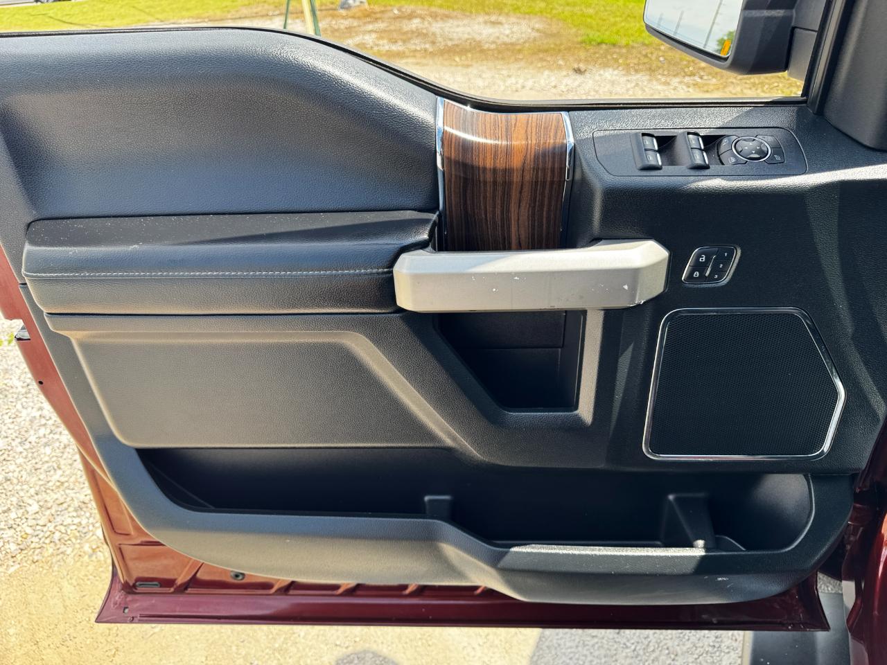 Ford F-150 4WD SuperCrew 145" Lariat 2016