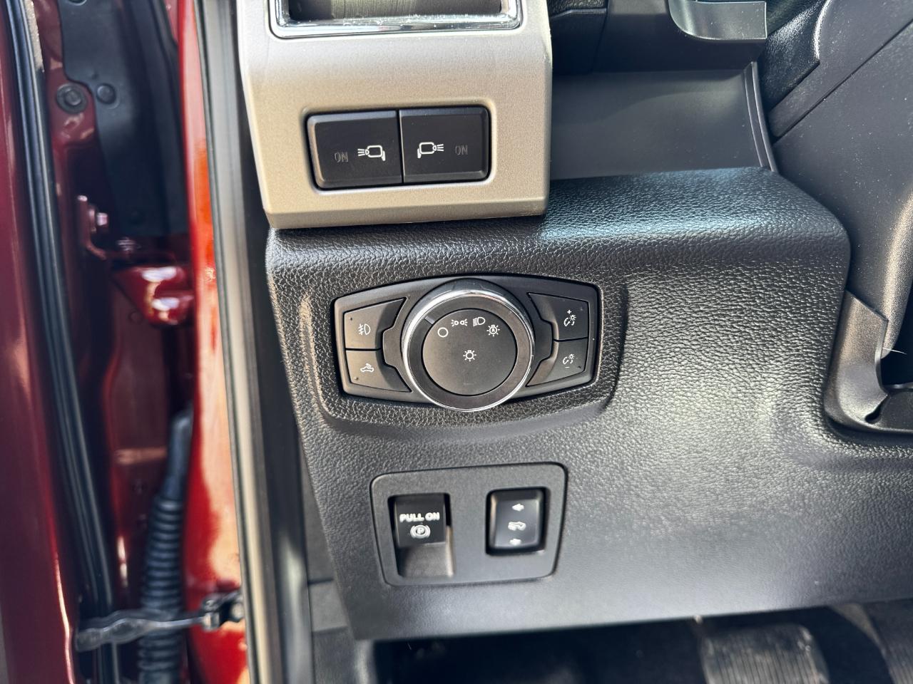 Ford F-150 4WD SuperCrew 145" Lariat 2016