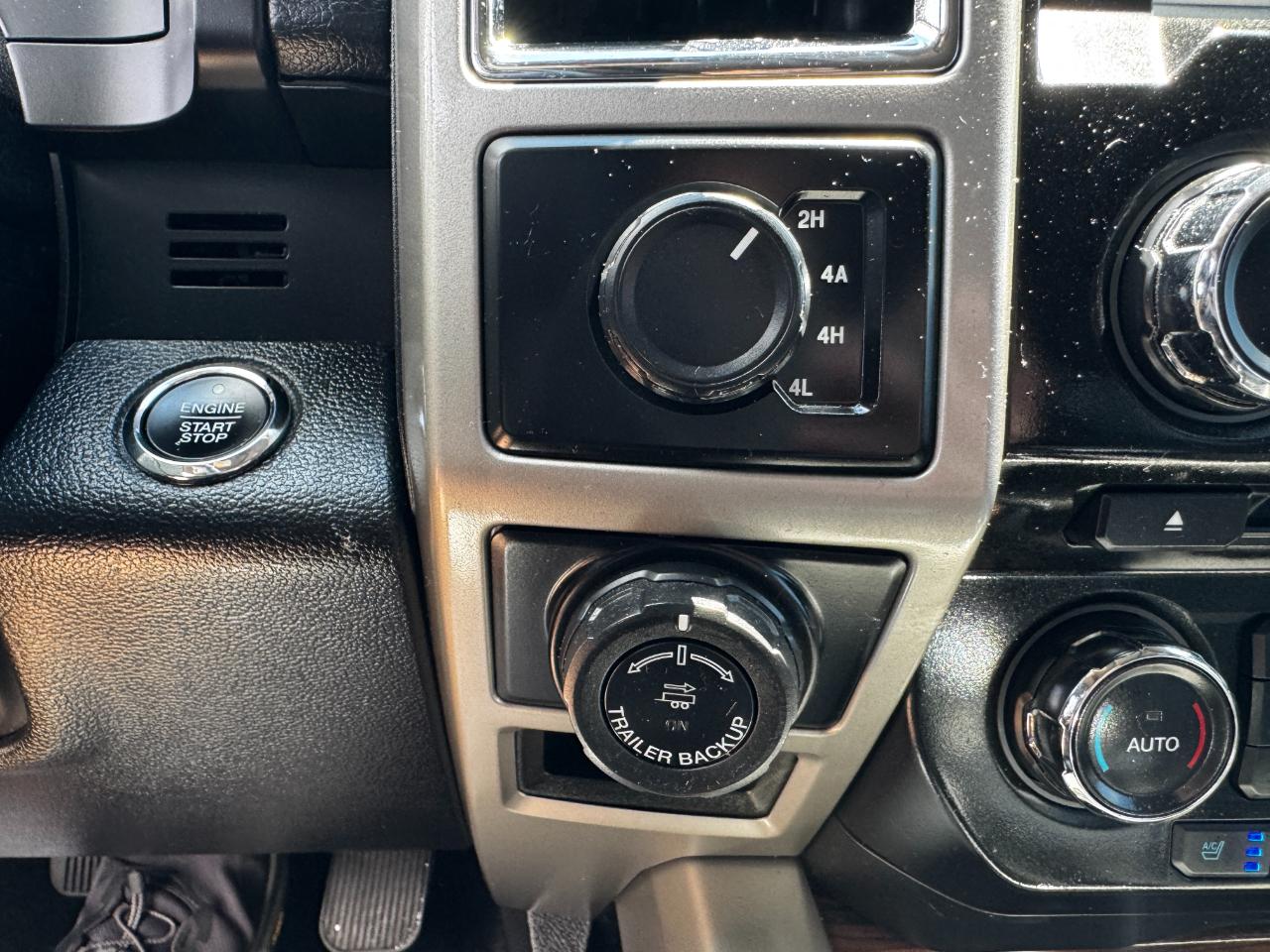 Ford F-150 4WD SuperCrew 145" Lariat 2016