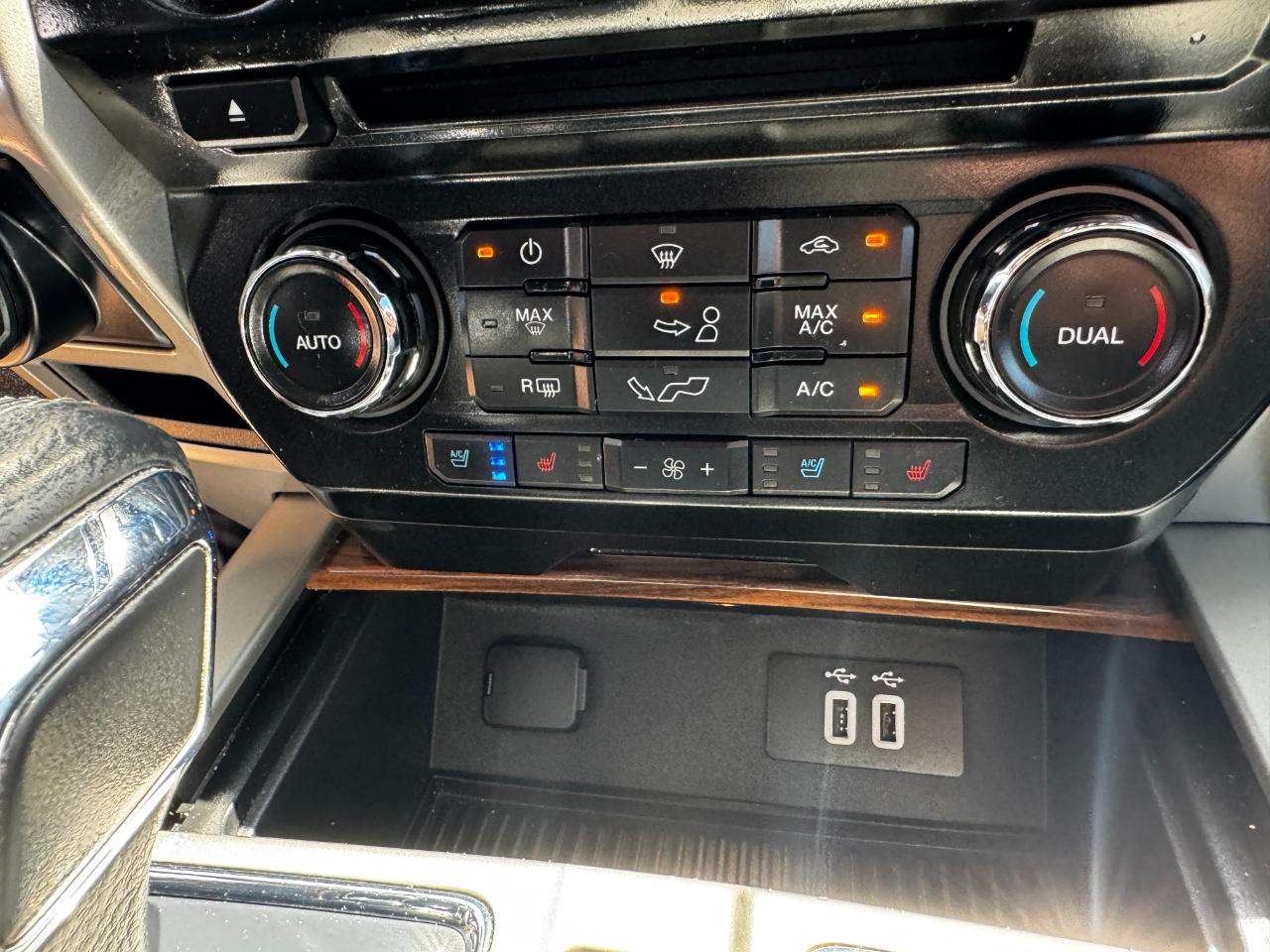 Ford F-150 4WD SuperCrew 145" Lariat 2016
