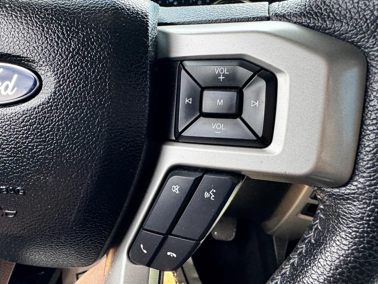 Ford F-150 4WD SuperCrew 145" Lariat 2016