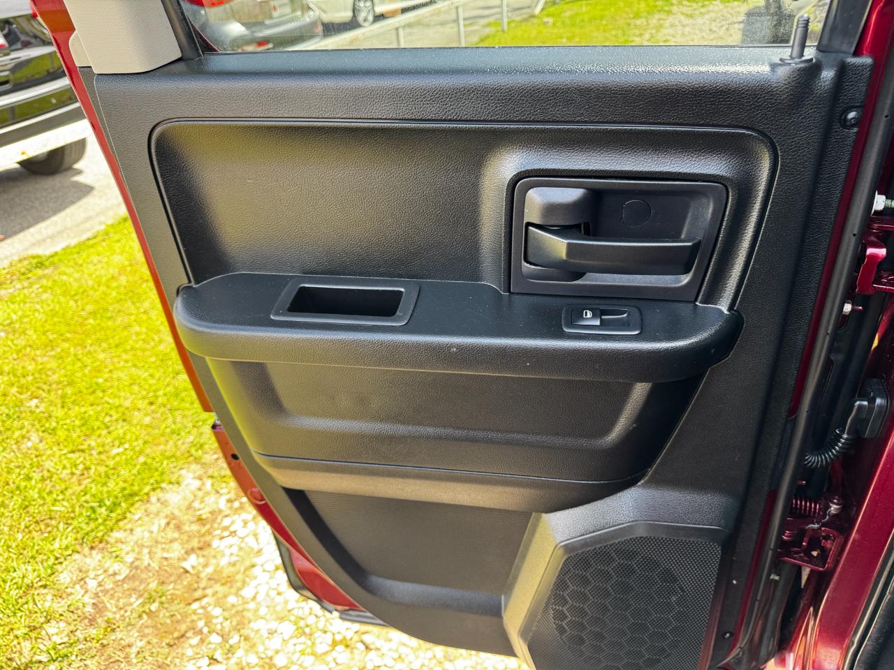 RAM 1500 Express 4x4 Quad Cab 6'4" Box 2018